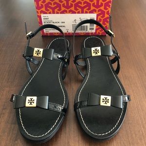 New Kailey black patent leather bow sandals Size 8